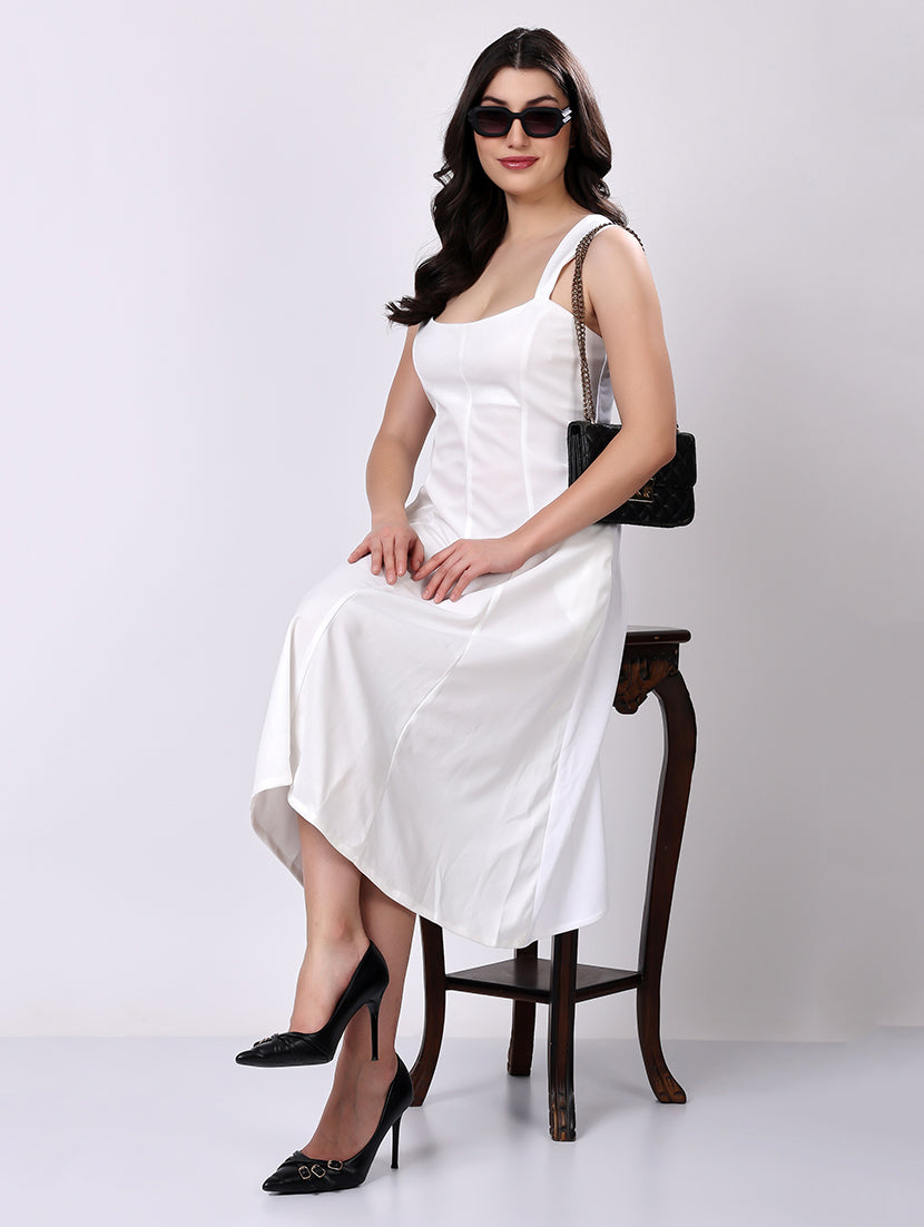 Grace in Motion – Your Go-To White Midi Dress